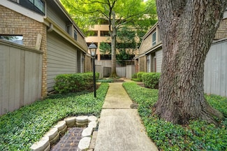 2601 Augusta Dr Unit 26, Houston, TX 77057