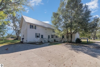 4760 N Lumberjack Rd, Riverdale, MI 48877