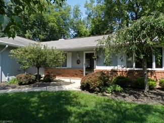 3807 Surfside Cir, Aurora, OH 44202