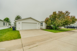 5105 Redcoat Loop, Bismarck, ND 58503
