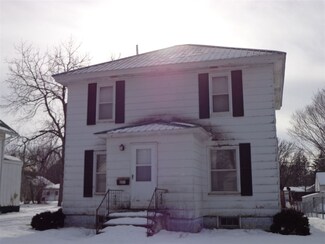 802 10th Ave, Charles City, IA 50616