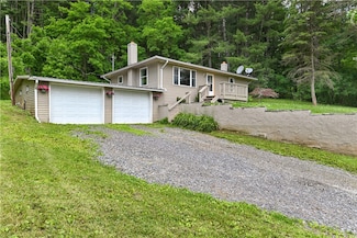 2332 Guyanoga Rd, Penn Yan, NY 14527