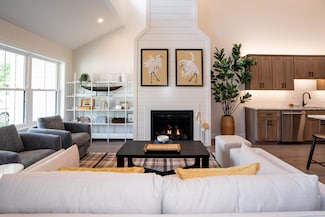 22 Daybreak Ln Unit 11, Windham, ME 04062