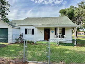 321 E Ninth St, Leedey, OK 73654