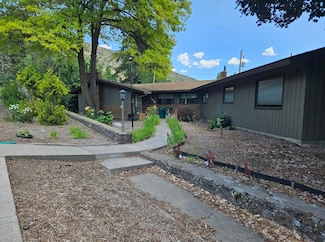 2030 Van Ness Ave, Klamath Falls, OR 97601
