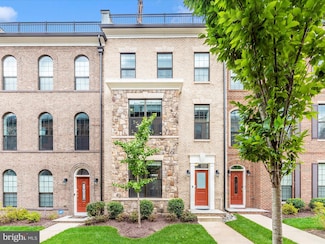 521 Triggerfish Dr, Forest Heights, MD 20745