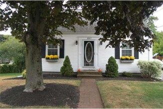 1037 Main St, Wakefield, MA 01880
