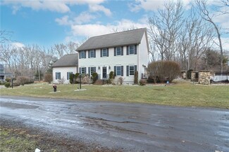 41 Thornfield Way, Saunderstown, RI 02874