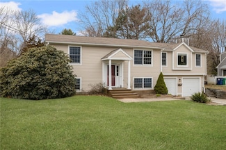 48 Brookwood Rd, Wakefield, RI 02879