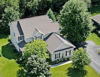 521 Prairie View Rd, Williams Bay, WI 53191