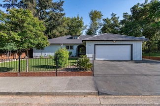 585 W 2nd St, Cloverdale, CA 95425