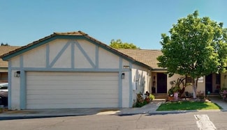 445 Quill Ln, Clovis, CA 93612