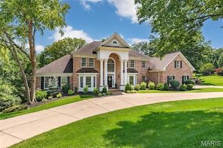 12820 Topping Woods Estate Dr, Saint Louis, MO 63131