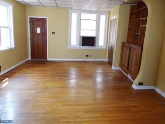 1120 E 11th St, Crum Lynne, PA 19022