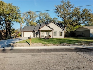510 N Boundary St, Weatherford, TX 76086