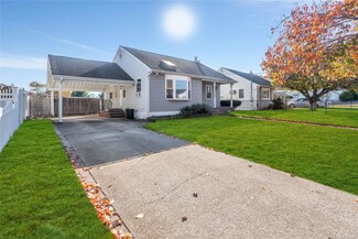 128 Gracie Dr, North Babylon, NY 11703