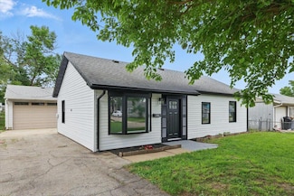 1318 Lindwood Dr, Carter Lake, IA 51510