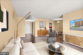 200 N Pickett St Unit 1515, Alexandria, VA 22304