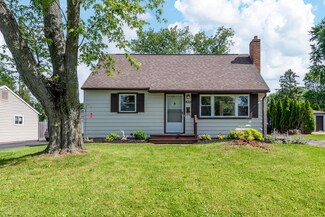 2434 Woodstock Rd, Columbus, OH 43221