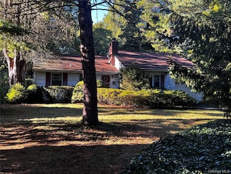 17 Quaker Path, Huntington, NY 11743