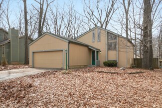 921 S Craig Ave, Springfield, MO 65802