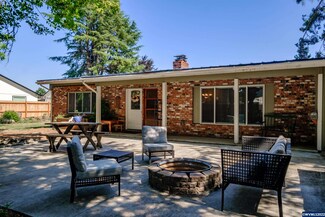 4273 Glenwood Dr SE, Salem, OR 97317