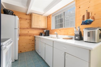 13456 Stover Rd Unit 13, Charlevoix, MI 49720