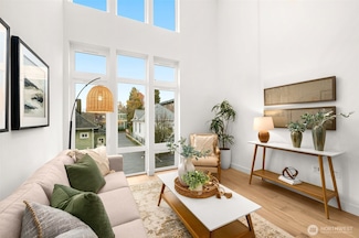 222 10th Ave E, Seattle, WA 98102