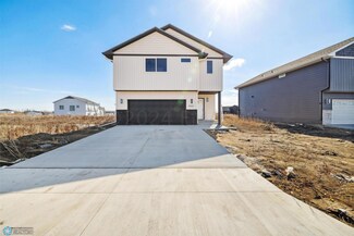 5833 Ellis Dr W, West Fargo, ND 58078