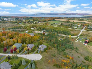 723 Harbor View Ln, Petoskey, MI 49770