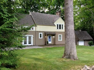 665 Hanlin Station Rd, Burgettstown, PA 15021