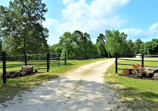 1814 Oakdale Loop, Livingston, TX 77351