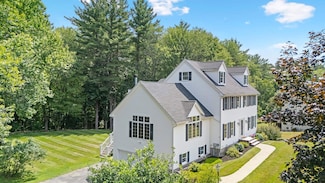 6 Carriage Chase Ln, Atkinson, NH 03811