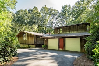 317 Springs Rd, Bedford, MA 01730