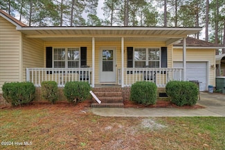 114 Starling St, Hoffman, NC 28347