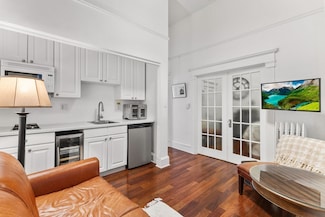 8 Garrison St Unit 100, Boston, MA 02116