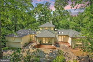 926 Saigon Rd, McLean, VA 22102