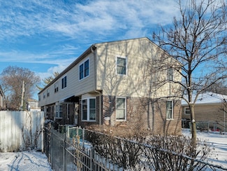 2008 W Lunt Ave, Chicago, IL 60645