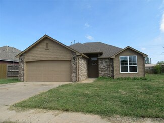 1136 S Marina Dr, Oologah, OK 74053