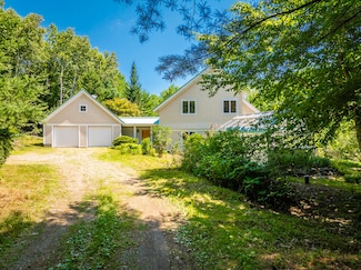 37 Martin Corner Rd, Lincolnville, ME 04849