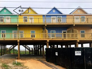 913 Bluewater Hwy, Surfside Beach, TX 77541