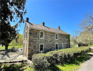 5831 Indian Creek Rd, Zionsville, PA 18092