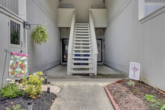 807 Greencastle Dr, Goose Creek, SC 29445