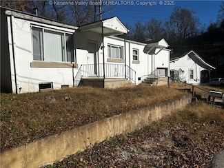 1842 Oakridge Dr Unit B, Charleston, WV 25311