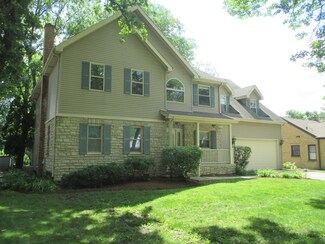 305 N Oak St, Itasca, IL 60143