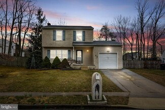 42 Fox Chase Dr, Blackwood, NJ 08012