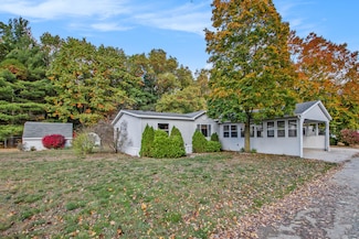 102 Apple Ct, Muskegon, MI 49445