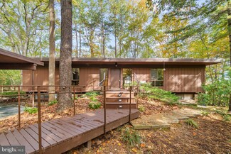 1313 Westhills Ln, Reston, VA 20190