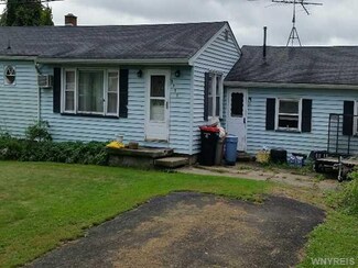 9792 Chestnut Ridge Rd, Middleport, NY 14105
