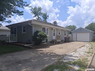 1519 S 3rd St, Pekin, IL 61554